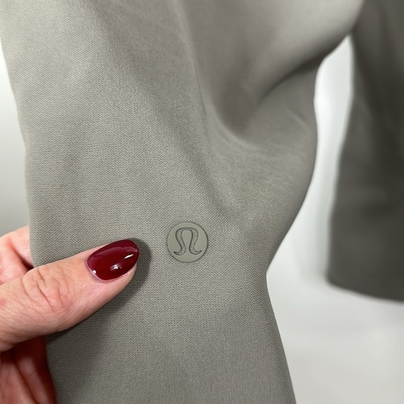 Lululemon Women’s Grey Crop Pants size 8 - Picture 6 of 8